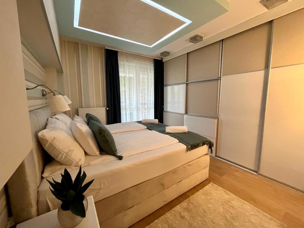 Ground Floor Park Bestern Сегед Екстер'єр фото